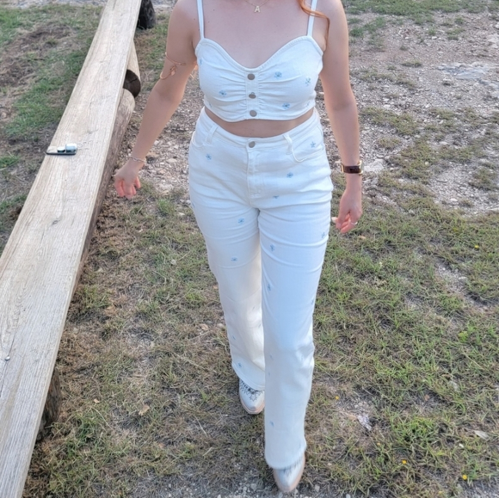 🤍 White Embroidered Two-Piece Set - Picture 6 of 6